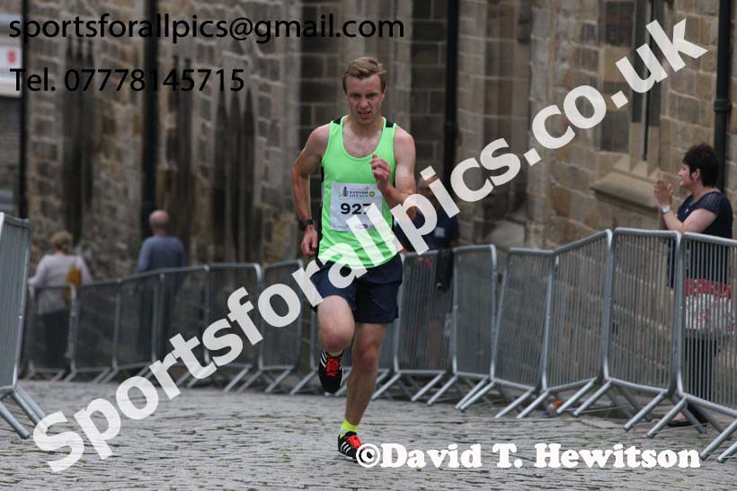 Nick Swinburn wins the 2017 Durham City Run 5k and 10k Road Race. Photo: David T. Hewitson/Sports for All Pics